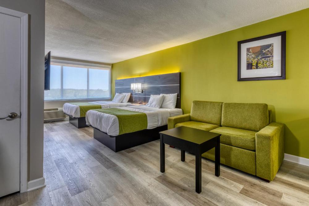 Deluxe Queen Suite interior